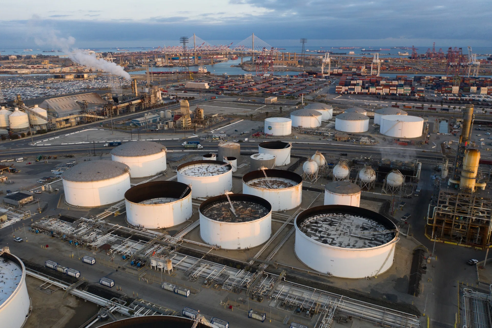 Cash-rich energy traders are snapping up refineries from Big Oil - The ...