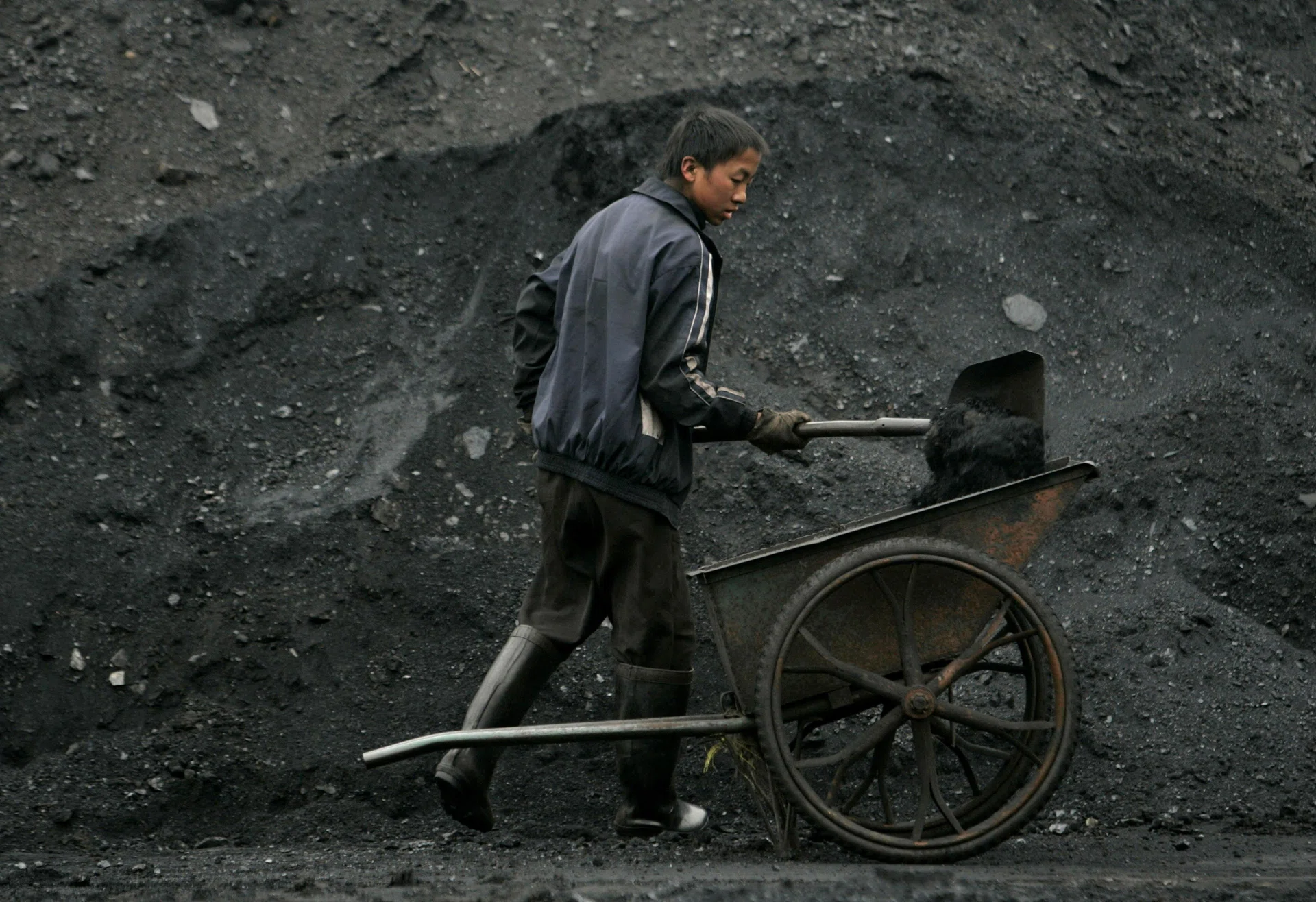 China could lift coal output this year due to Indonesian curbs