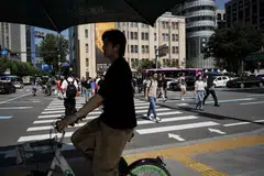 The unemployment rate remained unchanged at a still low 2.8 per cent.