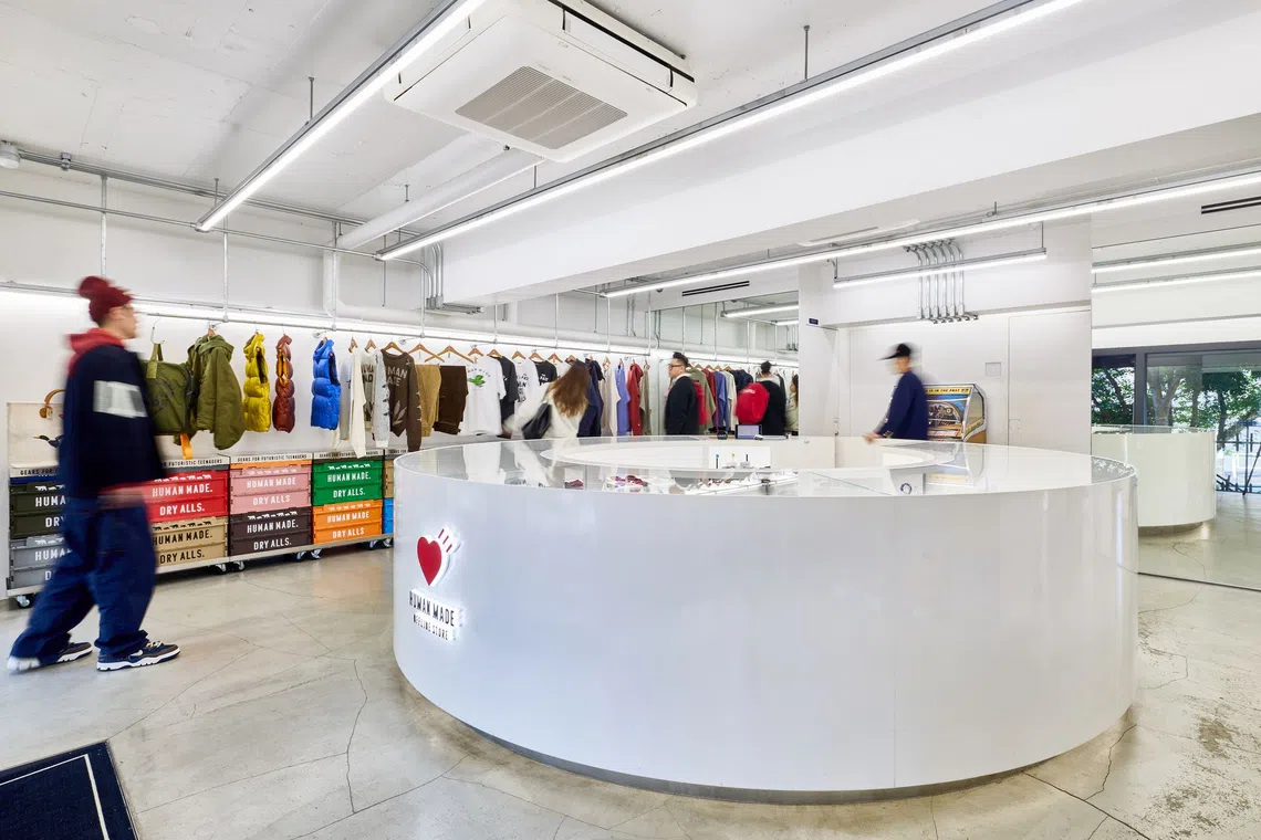 The brand operates several stores in Japan and outlets in Seoul, Hong Kong and Shanghai. 