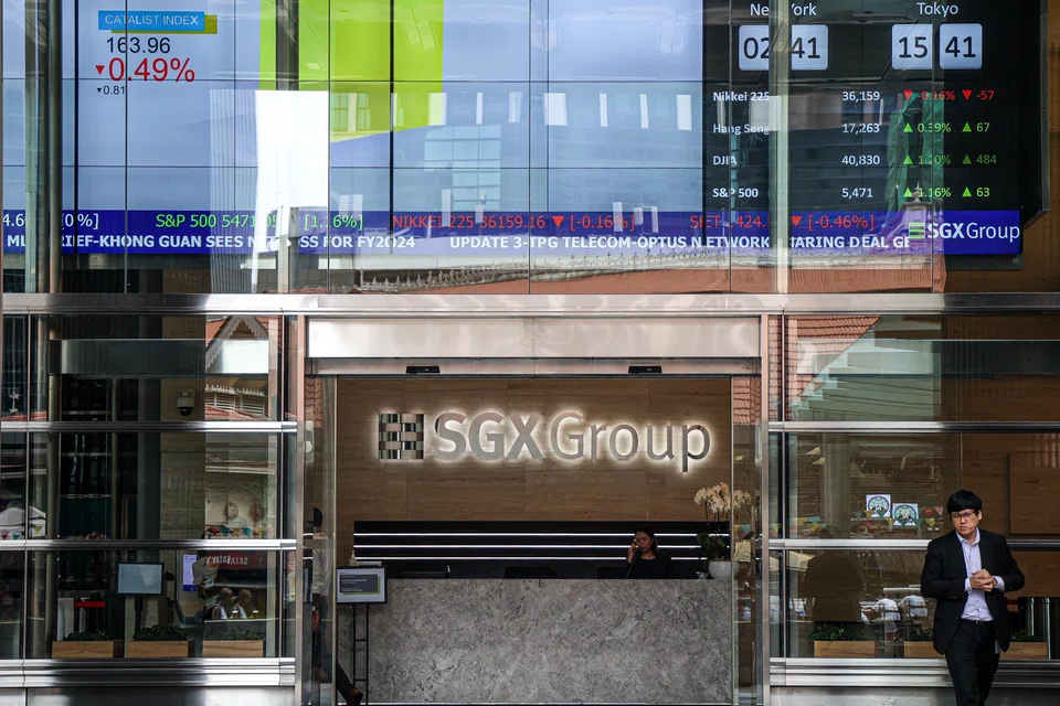 Across the broader market on Tuesday, losers outnumber gainers 267 to 238 with 1.4 billion securities worth S$1.3 billion changing hands. 