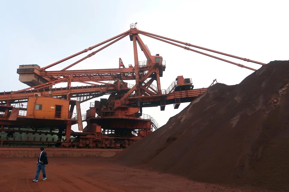 Iron ore’s most-traded May contract on China’s Dalian Commodity Exchange has ended daytime trade 0.2 per cent lower at 825 yuan a tonne.