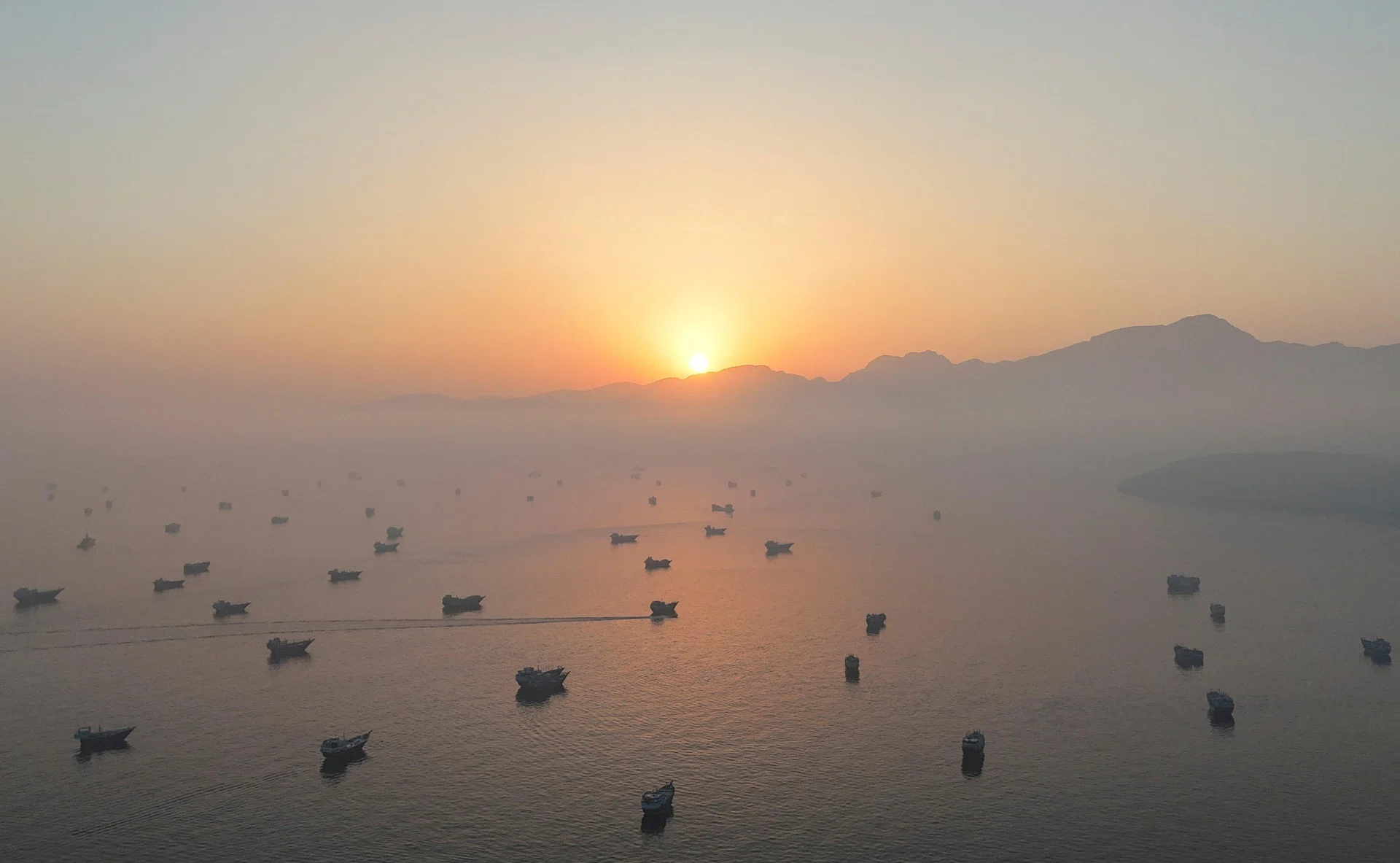 Oil prices mixed as investors ponder Strait of Hormuz reopening hopes