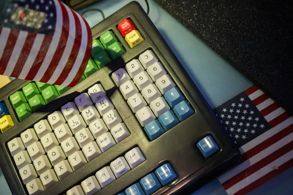 In June, money managers pulled US$3.9 billion from Treasuries, while adding US$10 billion to European and US investment-grade corporate debt.