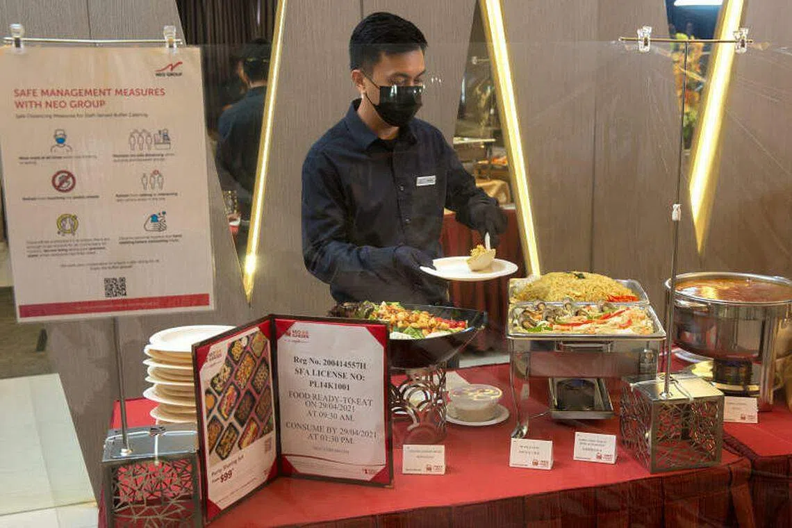 Staff-served buffet lines not faring well: caterers