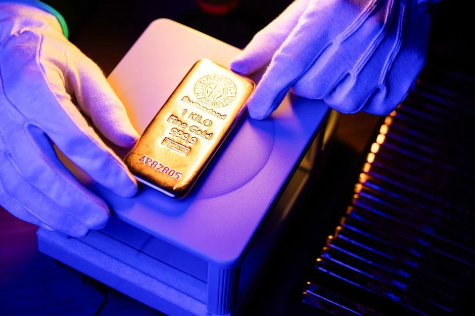 Bullion held near US$4,835 an ounce in early trading, following its sixth straight daily decline, the longest losing streak since late 2024. 
