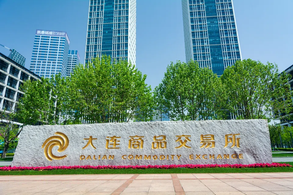 Some high-frequency futures traders in China were set up as goods trading companies by big-name foreign firms to evade restrictions on overseas investment in the country’s commodities futures market.