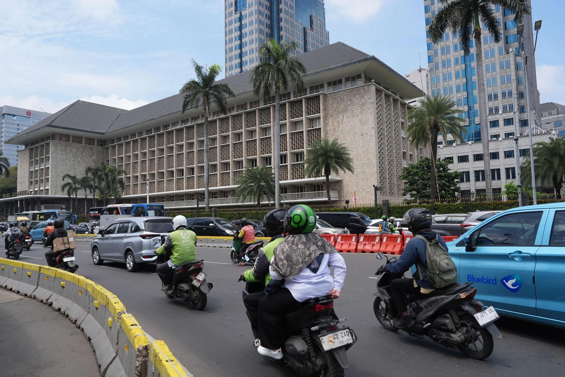 Indonesia and India intervene to prop up weakening currencies