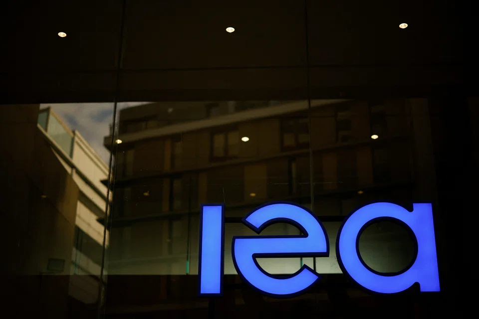 The IEA estimates that the world needs to invest about US$4 trillion annually by 2030 to generate the levels of clean energy required to achieve the necessary reductions in emissions.