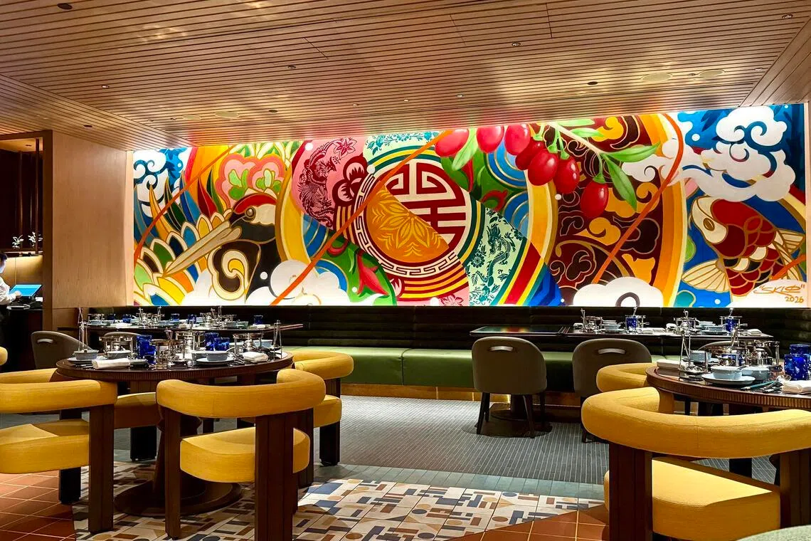 A huge, Chinese-inspired mural covers an entire wall in Quan Hotpot.