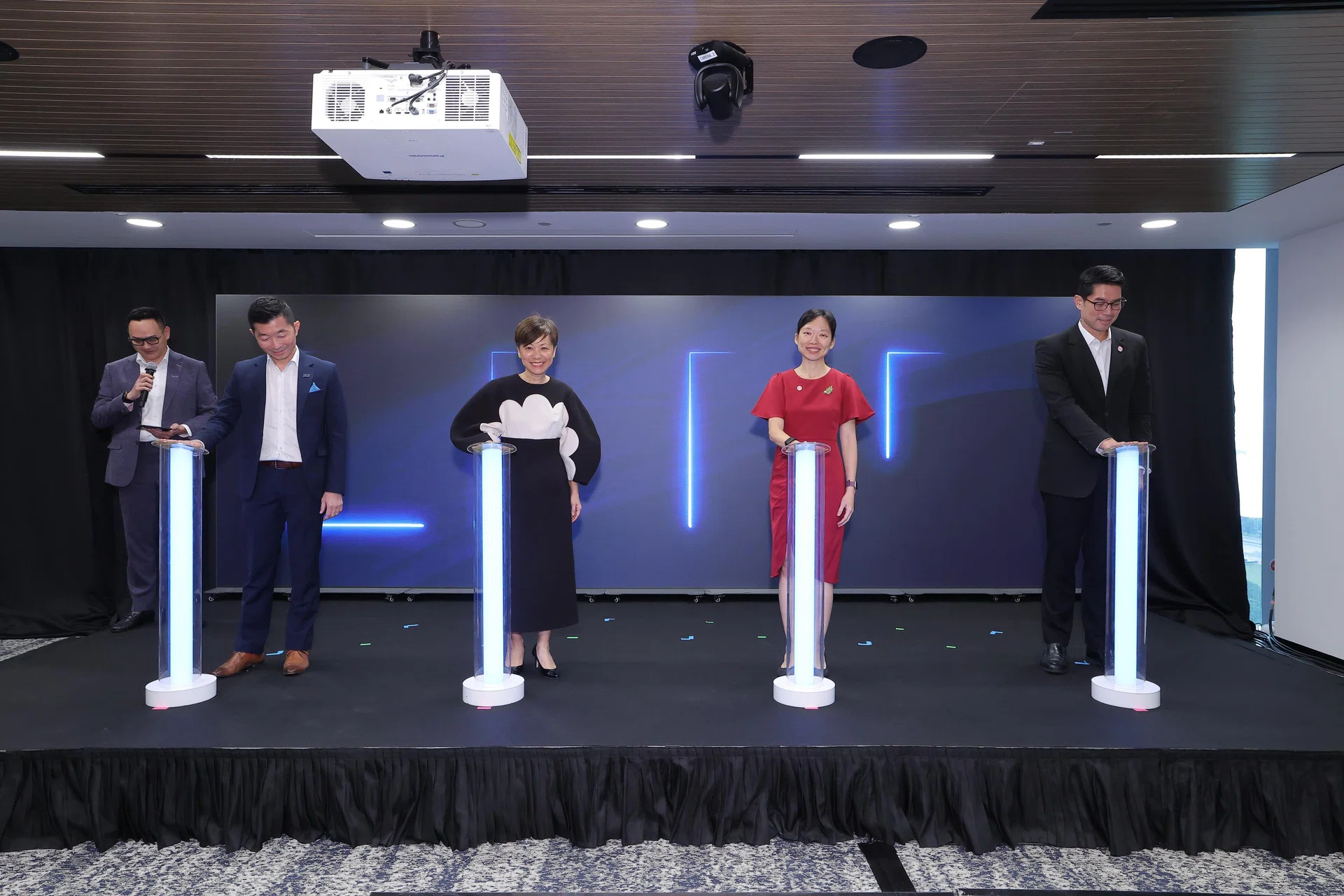 Governance, workforce gaps hinder companies’ AI adoption despite rising investments: KPMG