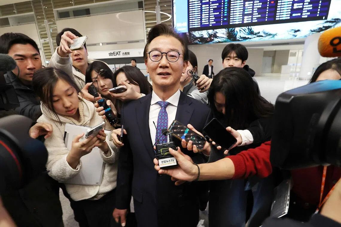 South Korean Oceans Minister Chun Jae-soo (centre) is accused of having received 30 million won (S$26,515) and two luxury watches from the Unification Church between 2018 to 2020.