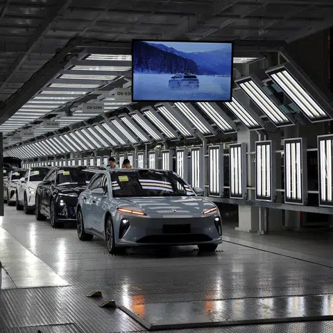 China’s car sales unexpectedly contract in October