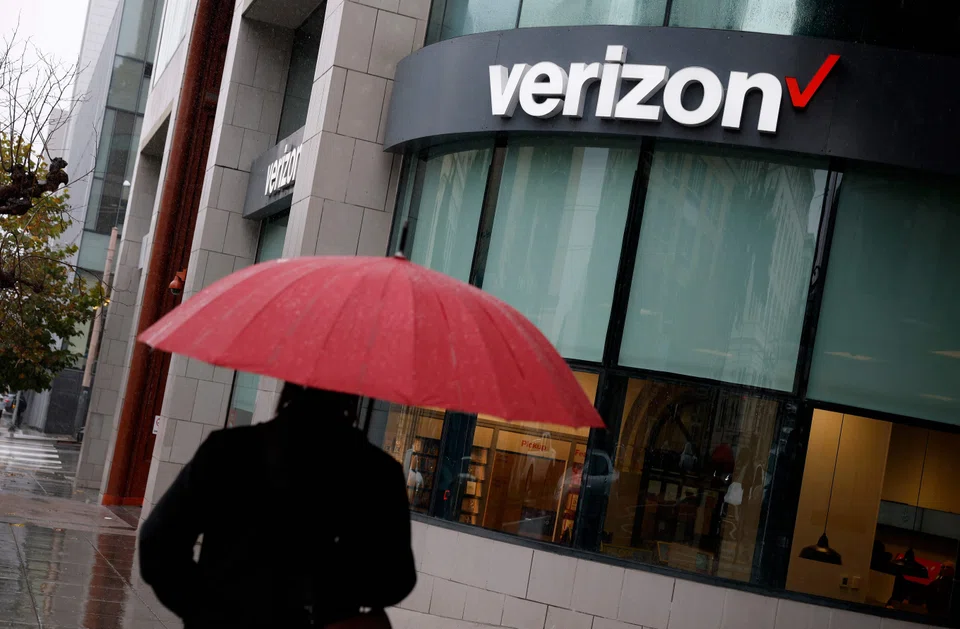 Verizon also says that it plans to convert 179 corporate-owned retail stores into franchised operations and close one store.