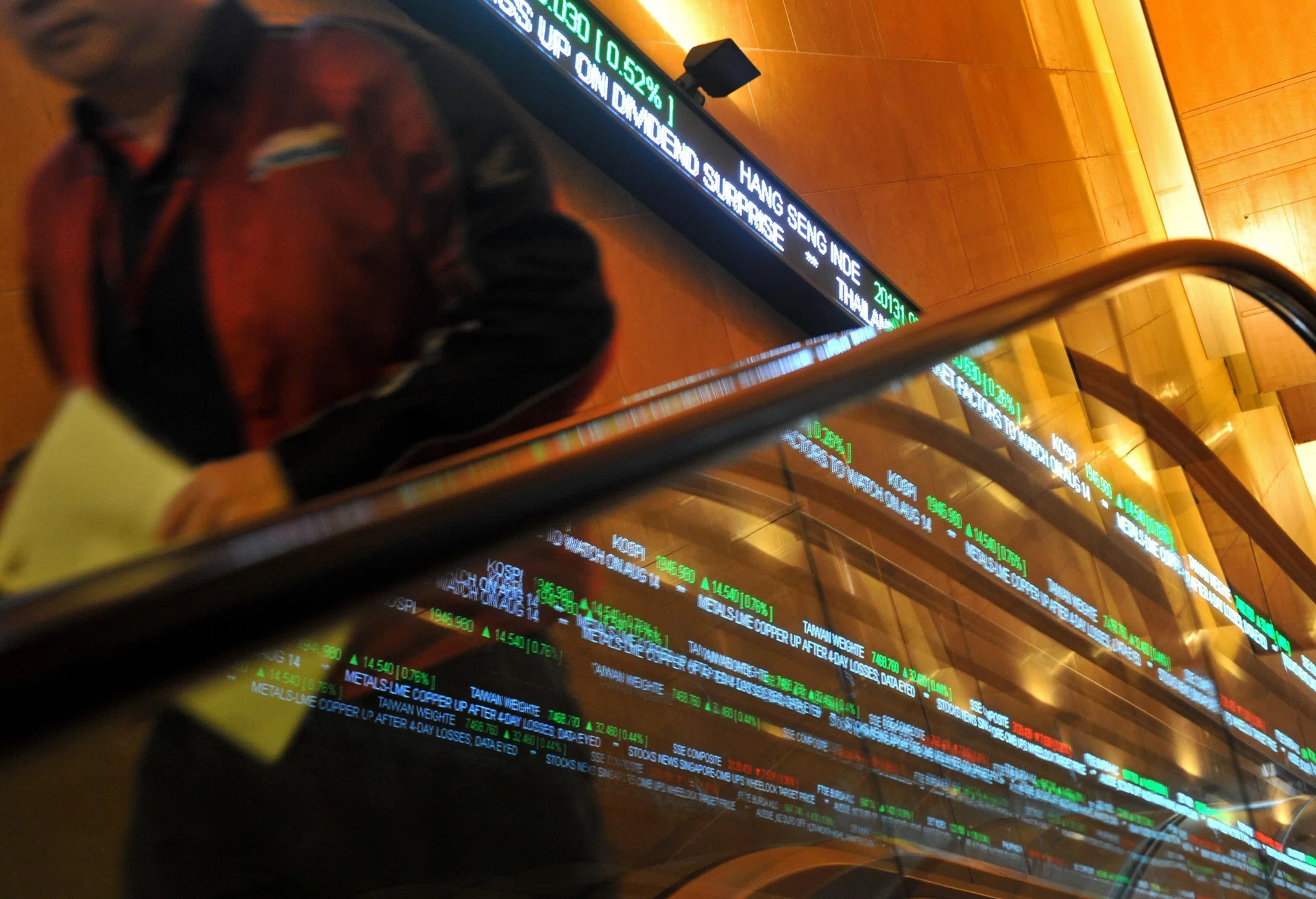 STI drops as much as 1.7% as Asia markets hit by tech sell-o