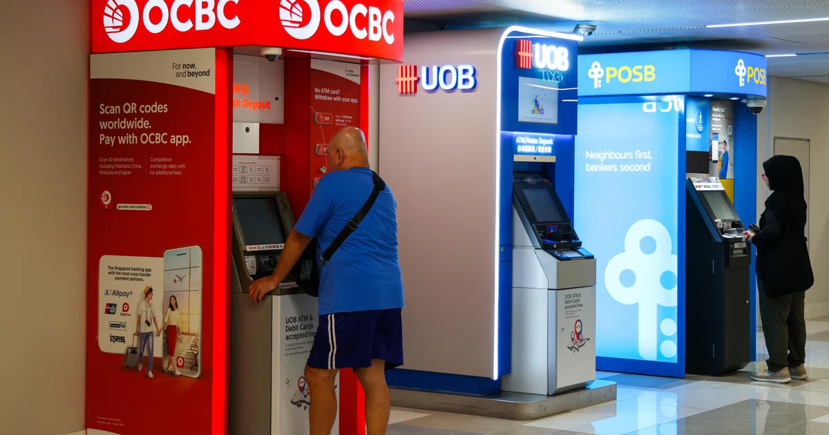 Singapore banks lead STI to fall 3.5% on Thursday