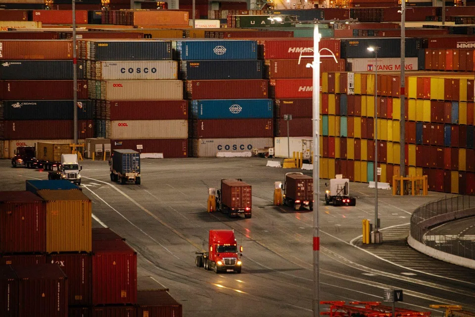 Exports increased 5.5 per cent in January from the prior month, fuelled by outbound shipments of non-monetary gold and other precious metals, as well as computers and aircraft.