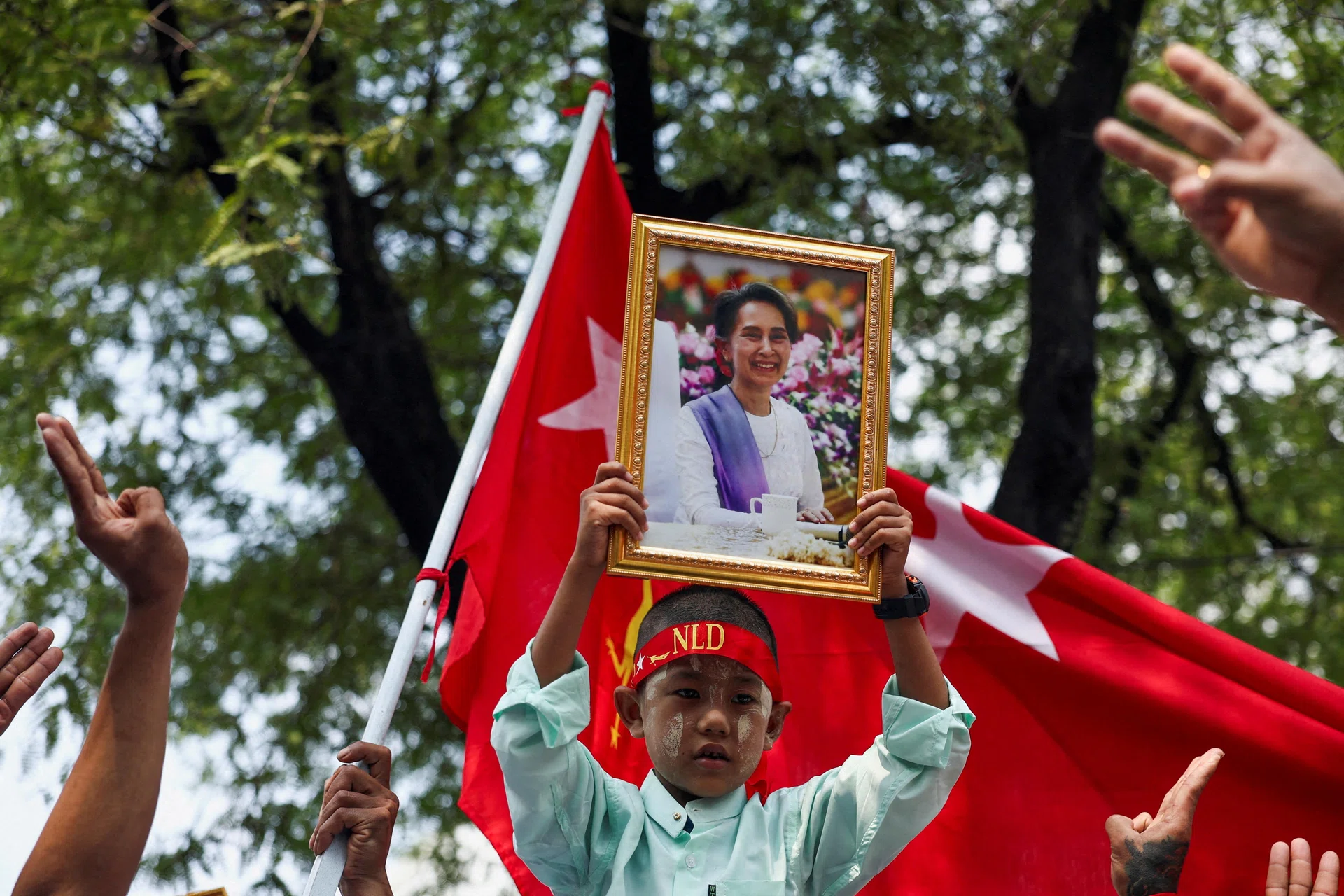 Myanmar’s neighbours seek to ease its isolation despite conflict