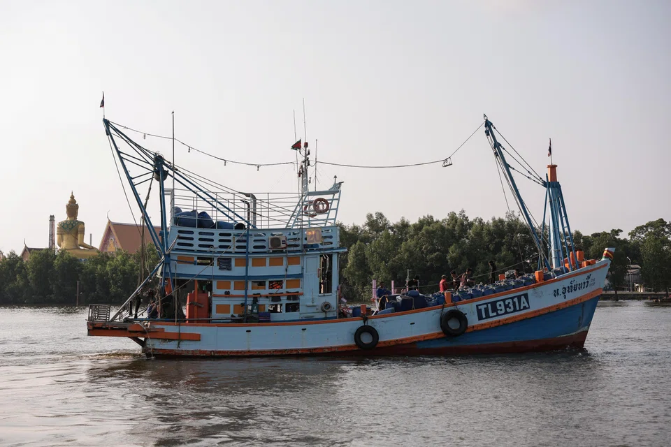 At dawn this week, some boats – running on previous fuel reserves – were seen bringing in their catch at the pier where fishermen packed shrimp, mackerel and squid.