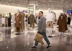 Sales in the November to January quarter, including the key Black Friday and Christmas shopping season, rose to 11.69 billion euros (S$17.20 billion) up from 11.2 billion euros a year prior.