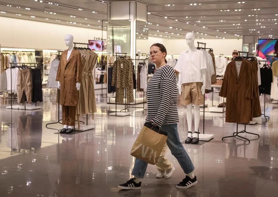 Sales in the November to January quarter, including the key Black Friday and Christmas shopping season, rose to 11.69 billion euros (S$17.20 billion) up from 11.2 billion euros a year prior.