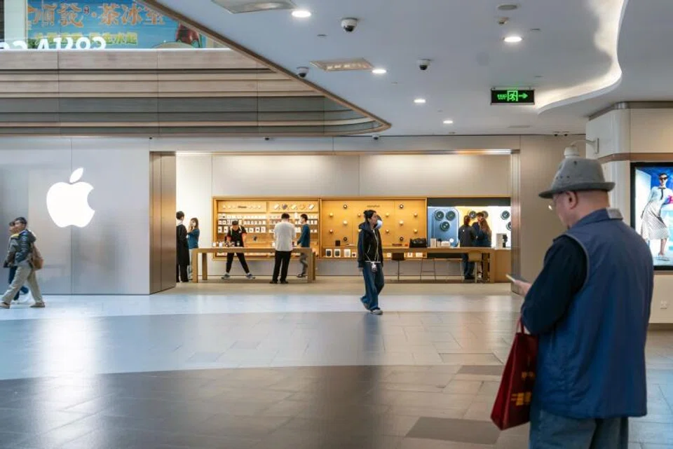 The thinness and new colours of the iPhone Air were intriguing, but most people were trying rather than buying the new handset.