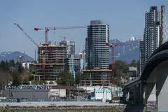 Homebuilders in the province of British Columbia are constantly against the clock: it has a law that gives them just 12 months to market their projects, collect enough deposits and secure the financing to build. 