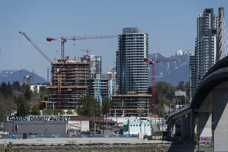 Homebuilders in the province of British Columbia are constantly against the clock: it has a law that gives them just 12 months to market their projects, collect enough deposits and secure the financing to build. 