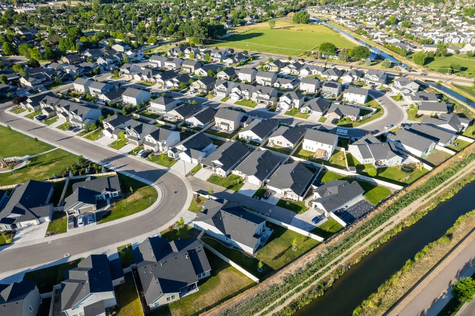 Residential investment plunged an annualised 26.4 per cent during the period, marking the sixth-straight quarterly decline. 