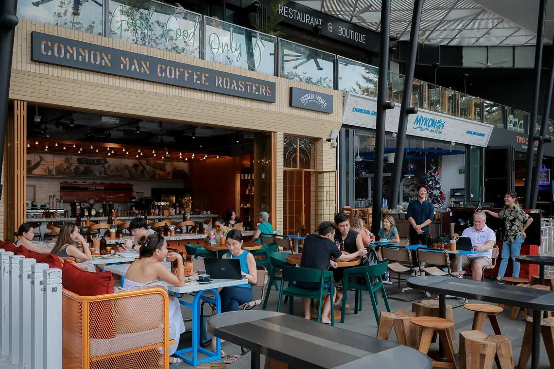 Quayside Isle enjoys stable daily patronage from affluent residents in Sentosa Cove.