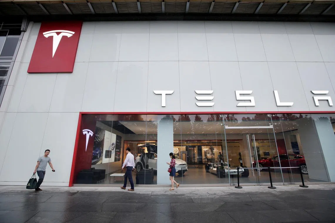 Since April, Tesla has offered a financing plan with a zero-interest loan of up to five years to attract cautious buyers. 