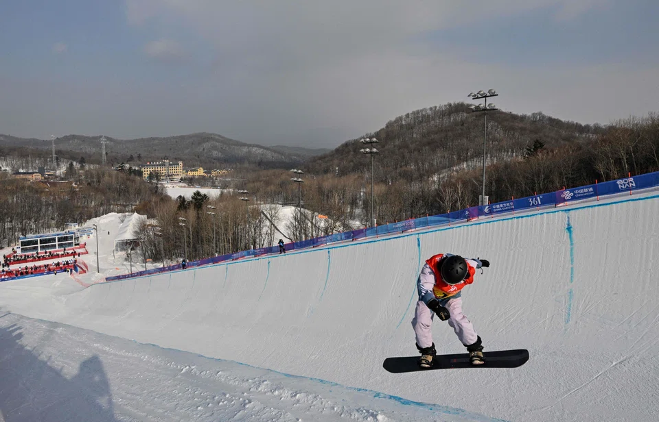 President Xi Jinping has dubbed the ski industry a “mountain of gold and silver” and worked to position China as a winter sports leader, hosting major international events such as the Asian Winter Games in Harbin recently.