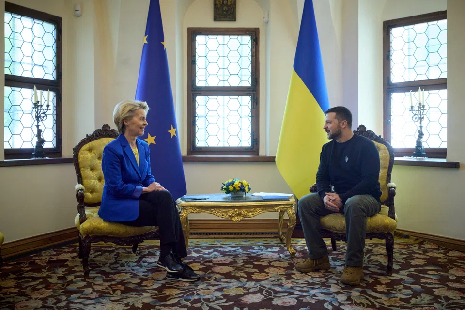 European Commission President Ursula von der Leyen and Ukraine's President Volodymyr Zelenskiy. The best case scenario for Ukraine, as von der Leyen has set out, is that recent US political dramas only delay, not totally derail, US financial support for Kyiv, with the challenge just a question of “timing” for Washington. 