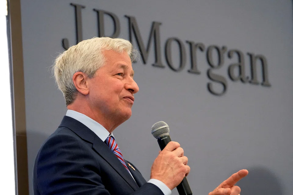 Jamie Dimon, CEO of JPMorgan, says: “In the US, consumers continue to spend with solid balance sheets, job openings are plentiful and businesses remain healthy.” 