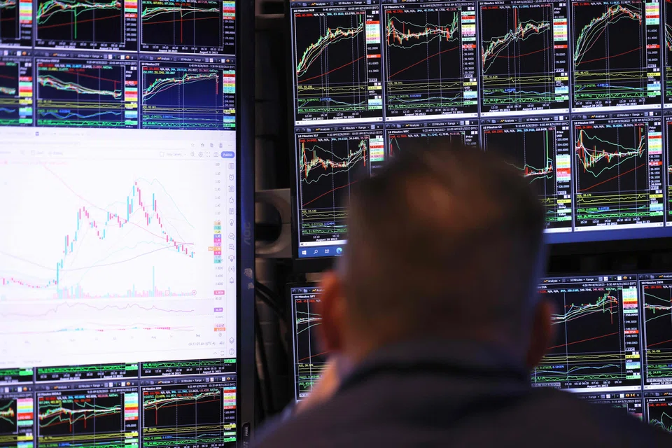 NEW YORK, NEW YORK - AUGUST 31: Traders work on the floor of the New York Stock Exchange during morning trading on August 31, 2023 in New York City. Stocks on the major indexes opened up high amid the release of inflation data and Department of Labor’s jobs report. Both figures come weeks before the Federal Reserve holds their next interest-rate policy meeting. The gains have helped the major indexes cut their monthly losses.   Michael M. Santiago/Getty Images/AFP (Photo by Michael M. Santiago / GETTY IMAGES NORTH AMERICA / Getty Images via AFP)