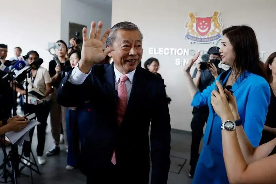 Speaking to media outside the Elections Department, potential presidential candidate George Goh says he wants to give the people a choice. 