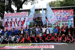 Indonesian workers staging a protest against the government's omnibus law on Sep 30, demanding better wages.