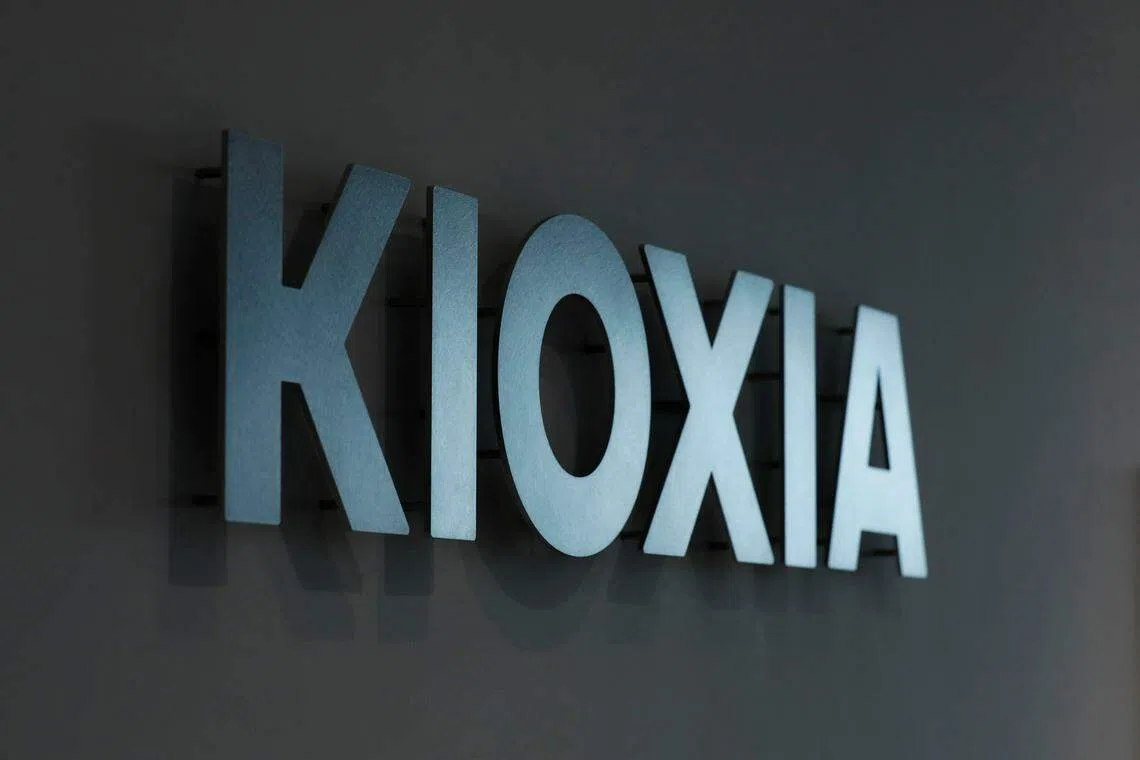 Under the plan presented to the banks, Kioxia expects to return to profit in the year to March 2025, seeing earnings of around 130 billion yen.