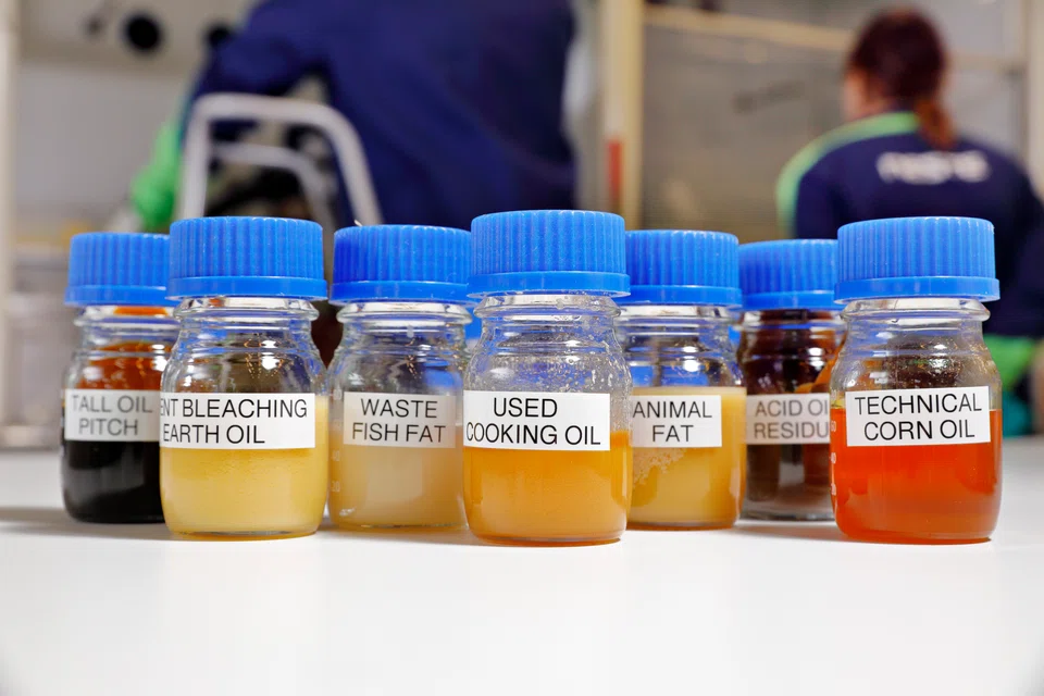 From used cooking oil and animal fat from food-industry waste, Neste produces sustainable aviation fuel for Singapore Airlines' SAF pilot. 