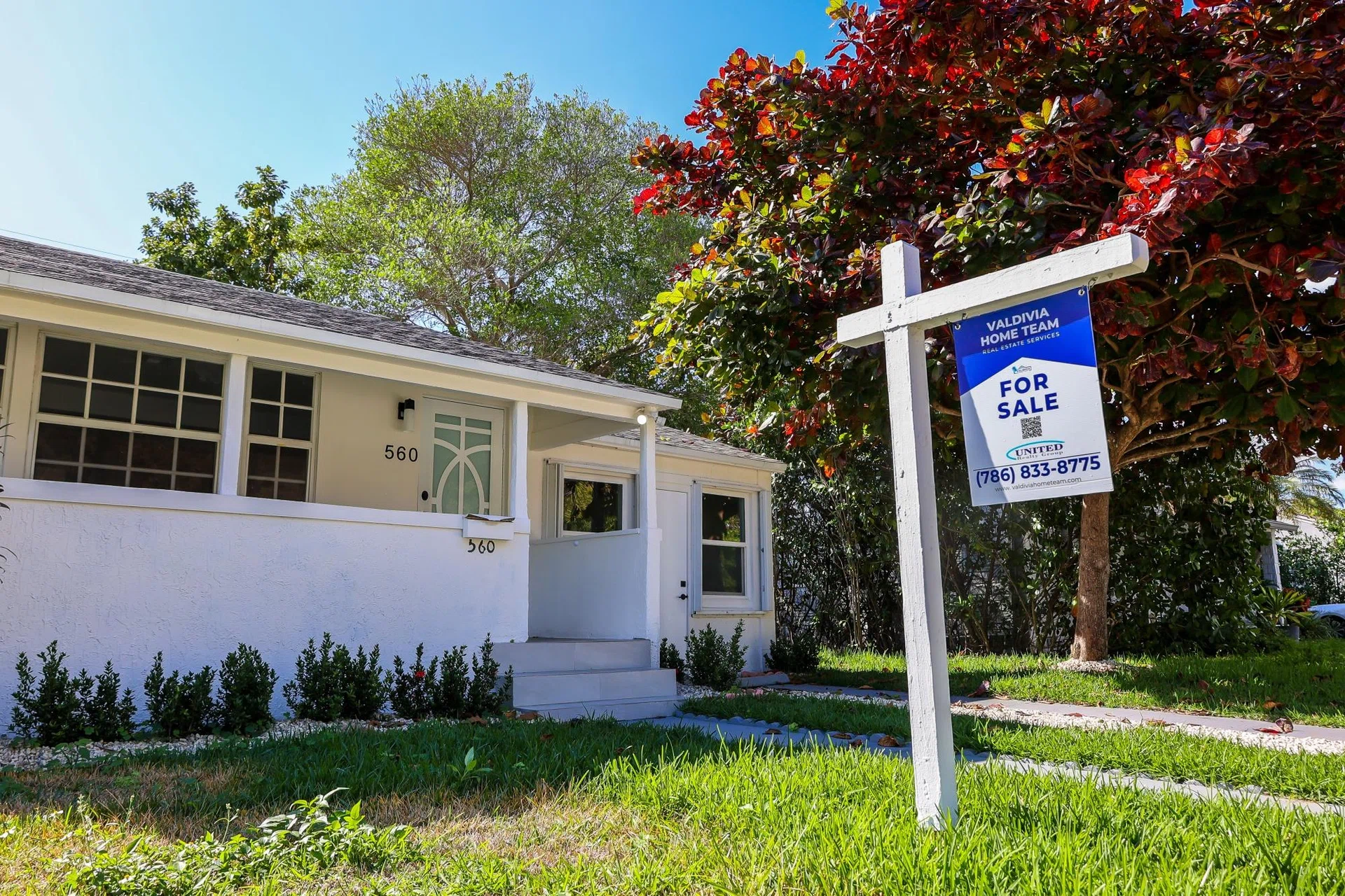 US home resales fall most in four years despite lower rates