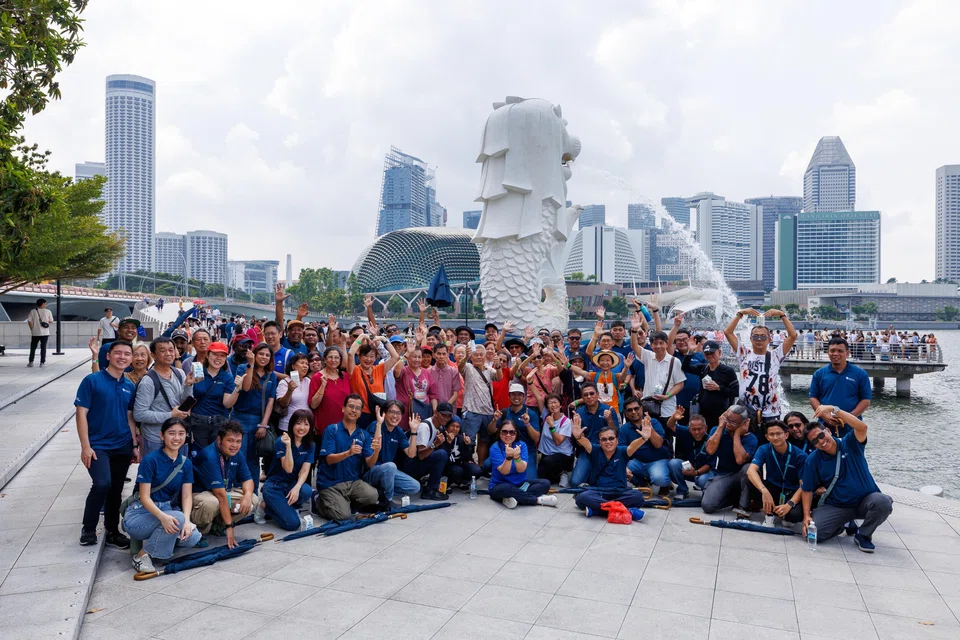 Senior beneficiaries and SP employee volunteers at Merlion Park at the launch excursion of SG60 Journeys from the Heart.