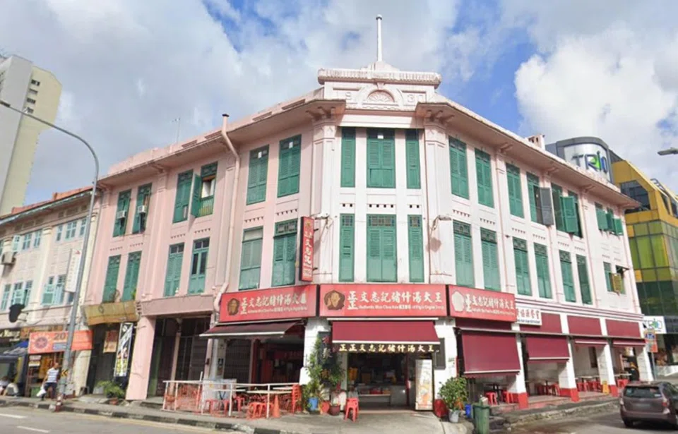 The trio of shophouses at Nos 203, 205 and 207 Jalan Besar on a corner site. One of the tenants is Authentic Mun Chee Kee King of Pig’s Organ Soup.