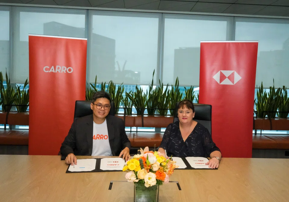 Kelvin Chng, co-founder of Carro, and HSBC's Amanda Murphy at the signing ceremony.