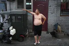 The world is reeling from the mounting impact of heatwaves, droughts and fiercer storms. Credit rating agencies need to move more swiftly to quantify the climate risk in bonds.