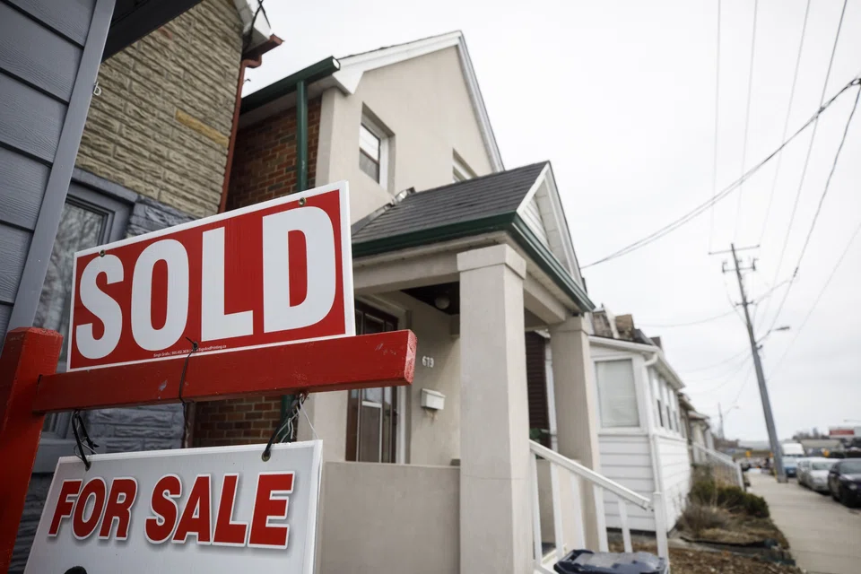 The number of homes trading hands in Canada’s largest city jumped 27 per cent in April from March on seasonally adjusted basis, the Toronto Regional Real Estate Board said on Wednesday (May 3). 