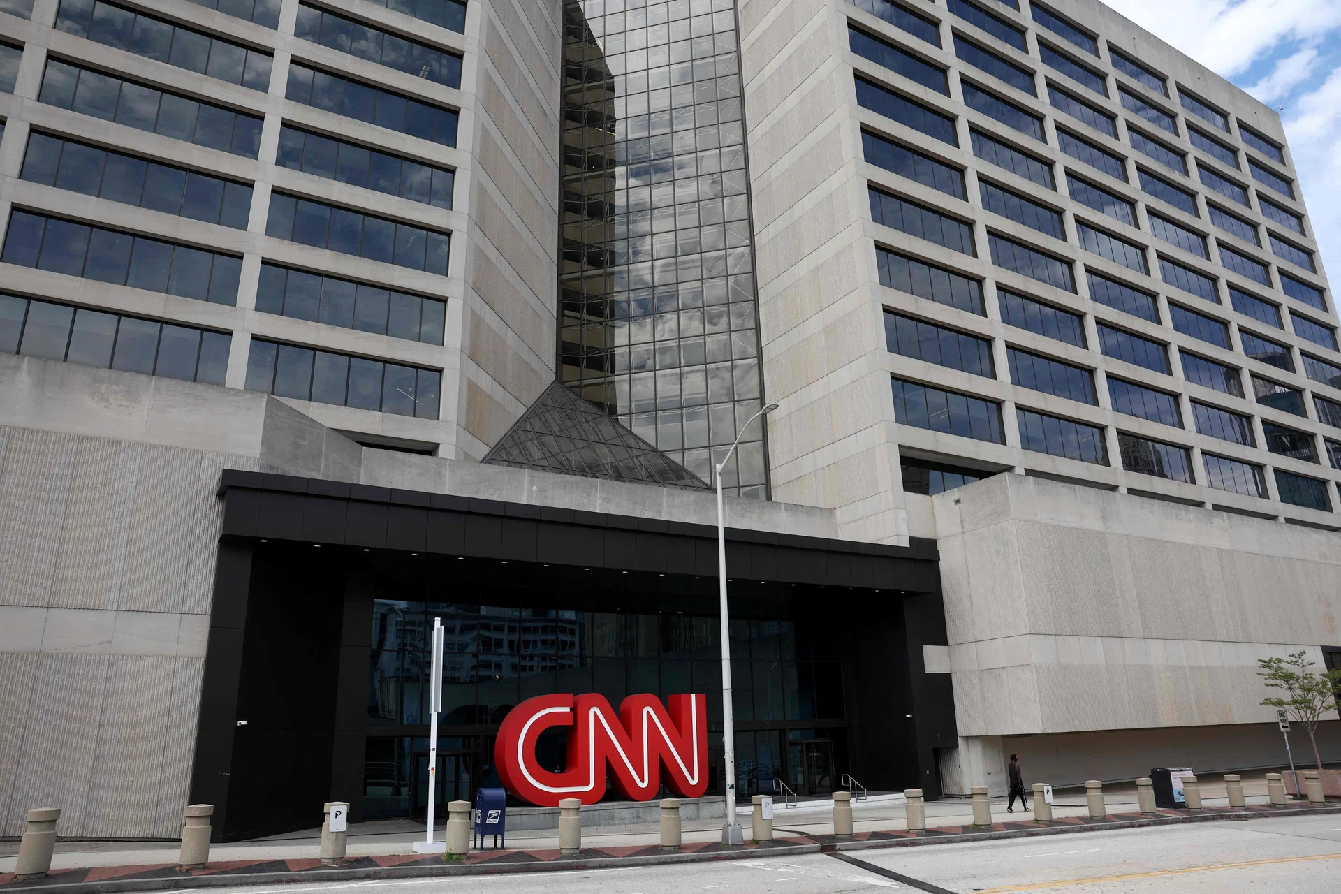 CNN eyes 200 job cuts, streaming overhaul - The Business Times