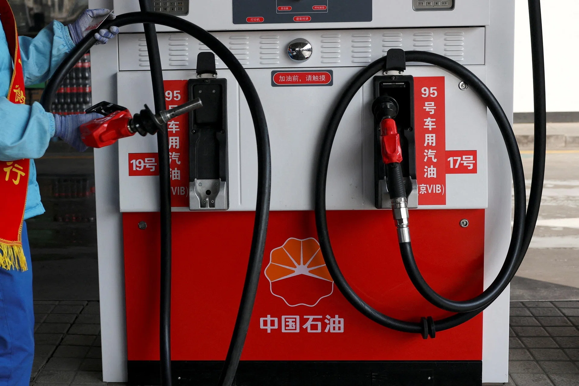 China cuts petrol, diesel price caps for first time since start of Iran war