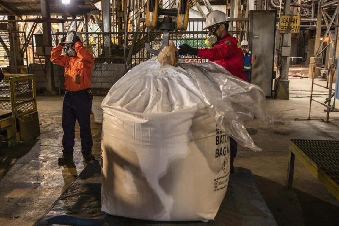 epa10778233 Workers weight a bag with nickel matte at a nickel processing plant operated by PT Vale Indonesia in Sorowako, South Sulawesi, Indonesia, 28 July 2022. Indonesia's nickel industry downstream policy managed to boost economic growth and reduce the poverty rate in Indonesia, the country's Coordinating Minister for Maritime and Investment Affairs Luhut Binsar Pandjaitan said. The country banned unprocessed nickel ore exports since early 2020. EPA-EFE/MAST IRHAM ATTENTION: This Image is part of a PHOTO SET ATTENTION: This Image is part of a PHOTO SET