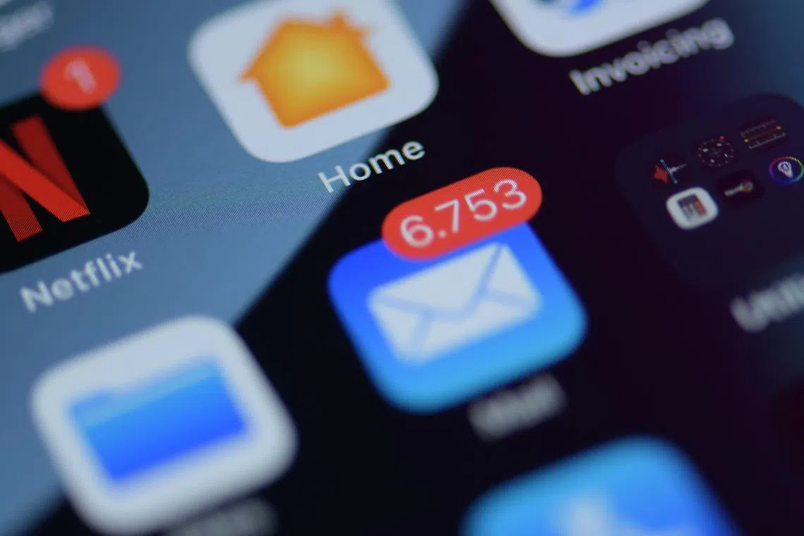 A recent Microsoft report found that 40% of Microsoft 365 users online at 6 am are already scanning their e-mails – and that an average worker will receive 117 e-mails before the clock rolls around to midnight.