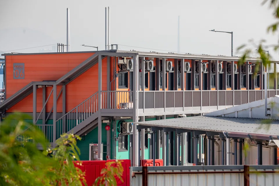 Between 100 and 300 travellers to Hong Kong test positive for Covid every day, despite a policy that requires them to have a negative result before coming. 